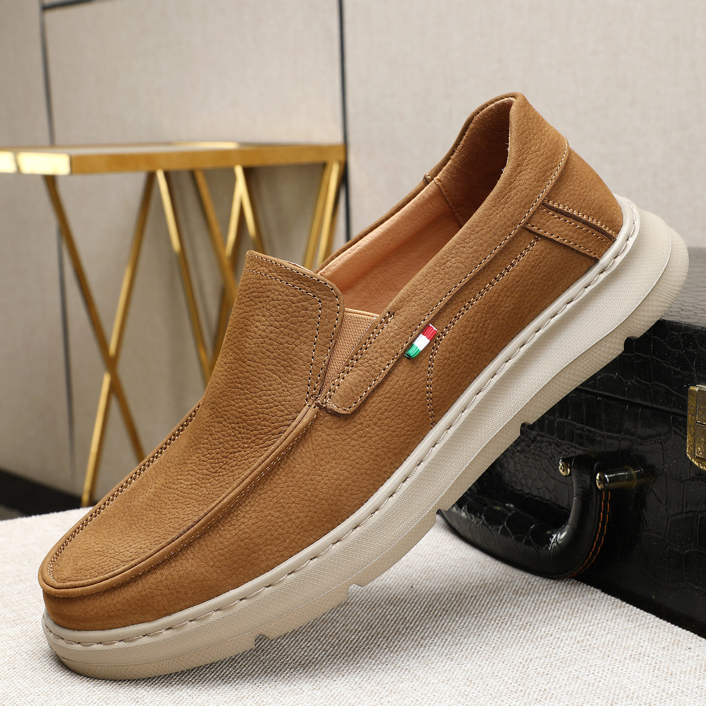 枫之时尚夏天一脚蹬懒人鞋轻便舒适透气复古软面牛皮男士潮乐福鞋