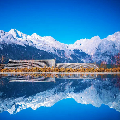 除节假日外全部不加价，丽江头牌网红酒店自选组合，看玉龙雪山景效果棒 【金茂璞修酒店】180&deg;直面雪山景观，日照金山直接在面前看不停 【悦榕庄酒店】位于束河古镇，纳西式别墅均可欣赏到玉龙雪山山顶 【铂尔曼酒店】雅高集团旗下酒店，紧邻束河古城，大研古城约10分钟的路程