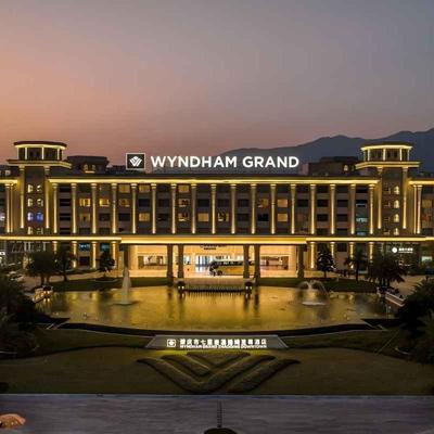 肇庆七星岩温德姆至尊酒店2天1晚+双人早餐+双人户外矿泉养生池门票