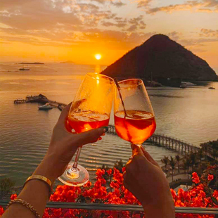 春节可订2晚科莫多阿雅娜度假村酒店海景房赠日落巡游旅游套餐