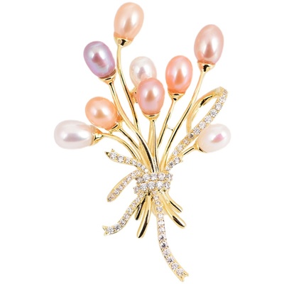 天然淡水告白气球大衣搭配胸针