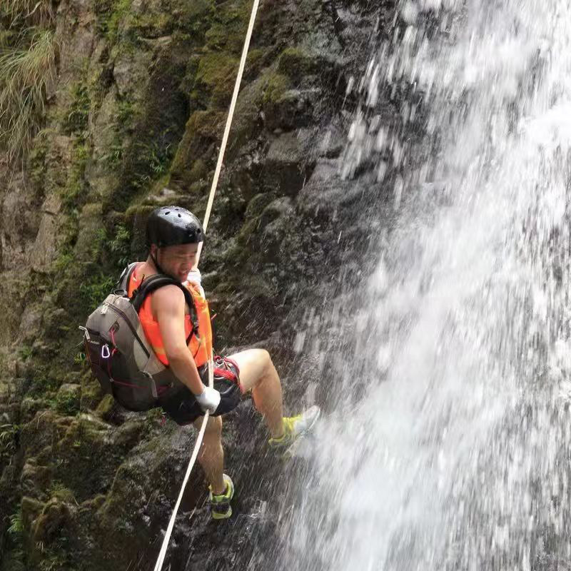 [三峡奇潭-门票+三峡溪降门票+往返观光车+云梯+玻璃水滑]三峡溪降