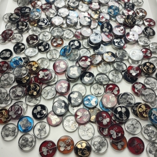 m336卡4x17玻璃扁珠米奇图案一百克约52颗 银边居多