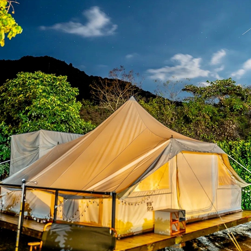 位于 4A 级石门国家森林公园脚下 1200㎡山泉水池可游泳、划桨板，溪流环绕 四季特色主题（春赏花、夏戏水、秋观星、冬温泉） 露天电影、篝火晚会、烟花表演、垂钓、溯溪、萌宠互动（可喂食梅花鹿）