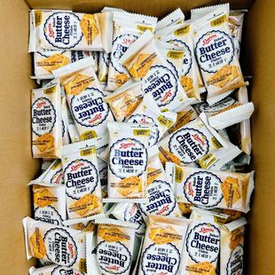 皇冠芝士咸饼干印尼进口休闲饼干办公室零食咸脆芝士搭配下午茶