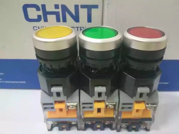 正品正泰按钮LAY39B(LA38)-11带灯自复位电压AC22OV 2开 1开一闭