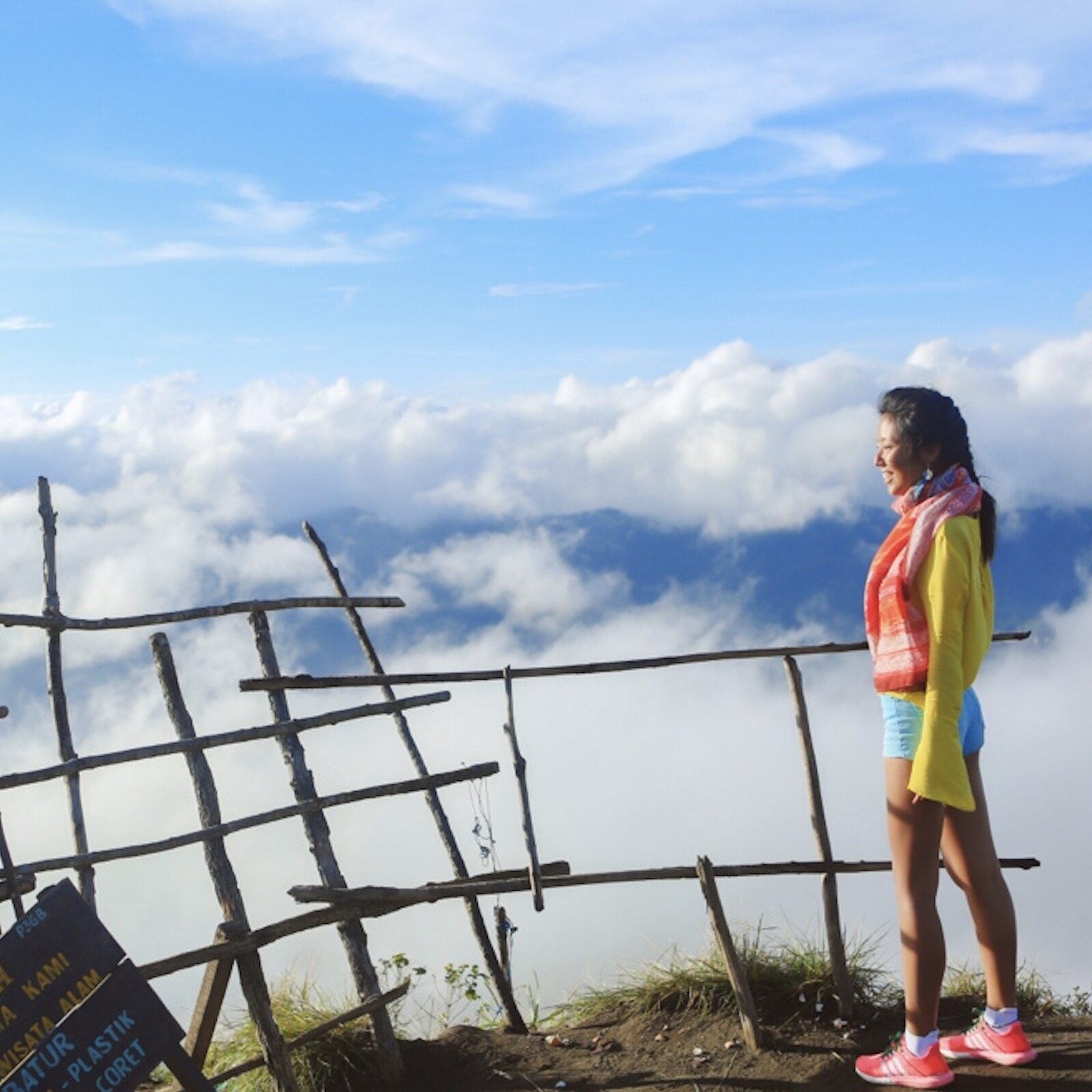 小野旅行-巴厘岛 Batur巴图尔火山徒步 温泉 吉普车探索火山岩