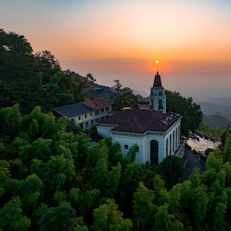 可开车上山★莫干山芦花荡饭店1-2晚 双早 莫干山景区门票