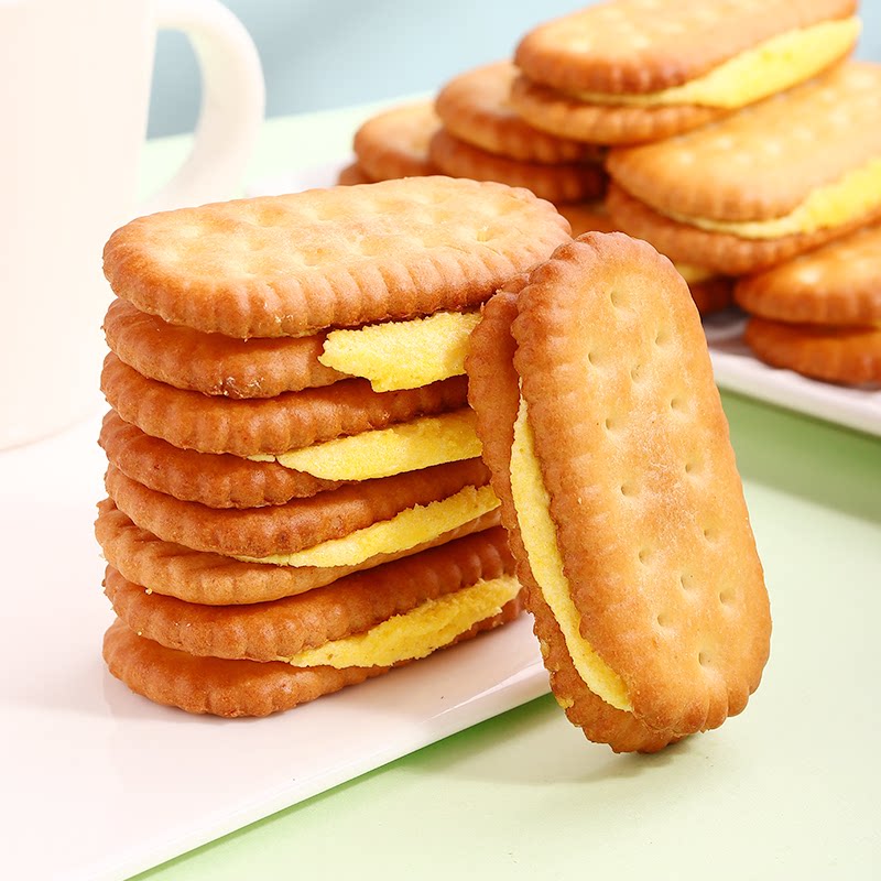 网红爆款香蕉味榴莲夹心饼干休闲解馋食品下午茶茶点整箱