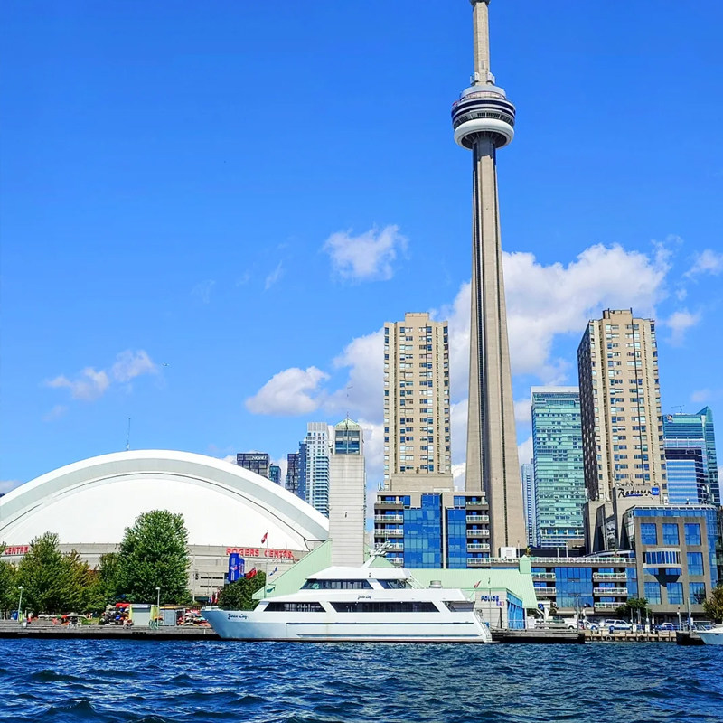 多伦多W四季柏悦瑞吉丽思香格里拉酒店预订1晚特惠套餐含双早