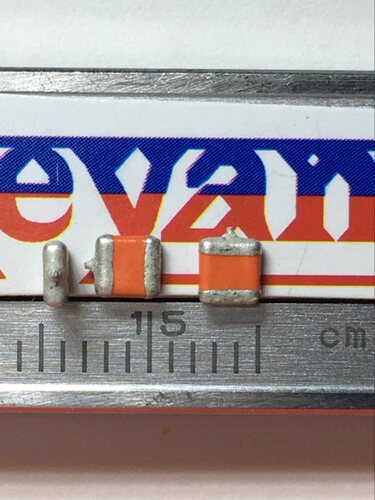 572D227X0004T2T  钽电容 220UF 4V 1210 VISHAY