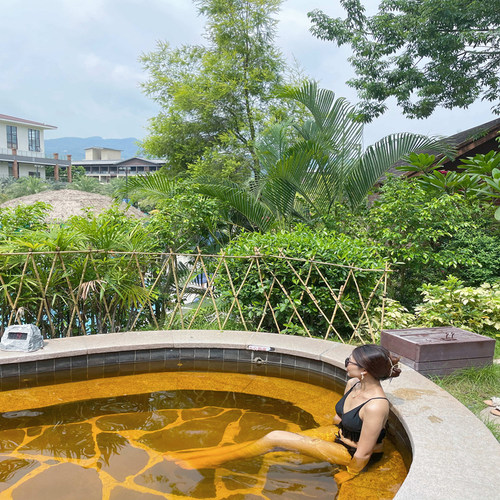 【官方直营】广州三英温泉酒店温泉组合套票（周六至周日） 【官方直营】天然真温泉门票 【超长泡汤时长】温泉区开放时间08:30-23:30 【有效期】5月1日-12月31日（周六至周日）