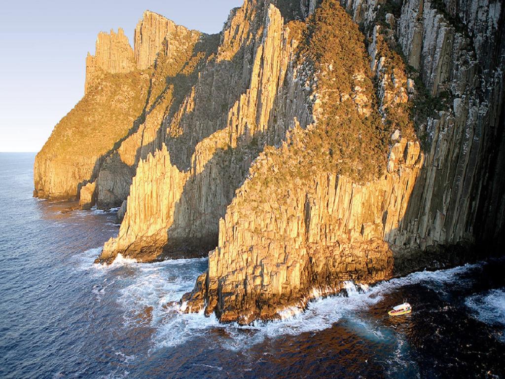 Full Day Tour with Tasman Island Cruise- From Hobart