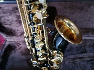 中音萨克斯（黑色刻花）调性/ Eb    Alto-saxophone