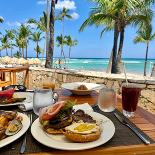 圣多明戈里尔洲际金普顿拉斯梅赛德斯酒店预订1晚特惠套餐含双早