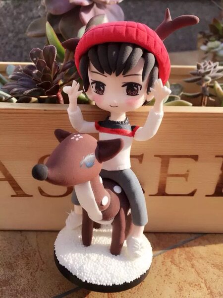 明星手办易烊千玺粘土人偶 雪地人偶娃娃人型摆件周边生日礼物
