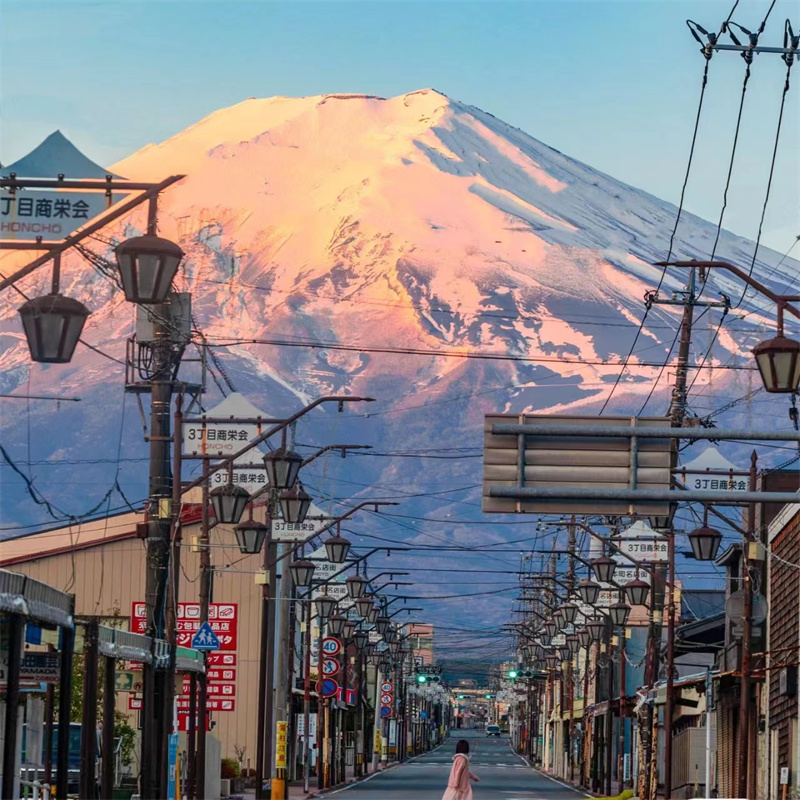 【往返航班】直飞日本自由行，包机直飞拒绝转机！【贴心服务】专业旅游顾问一对一贴心服务，24小时紧急联系人服务！【随心选择】机票时间可根据客户时间选择详细联系客服沟通！【团队机票】团队机票一手资源，日期任选~