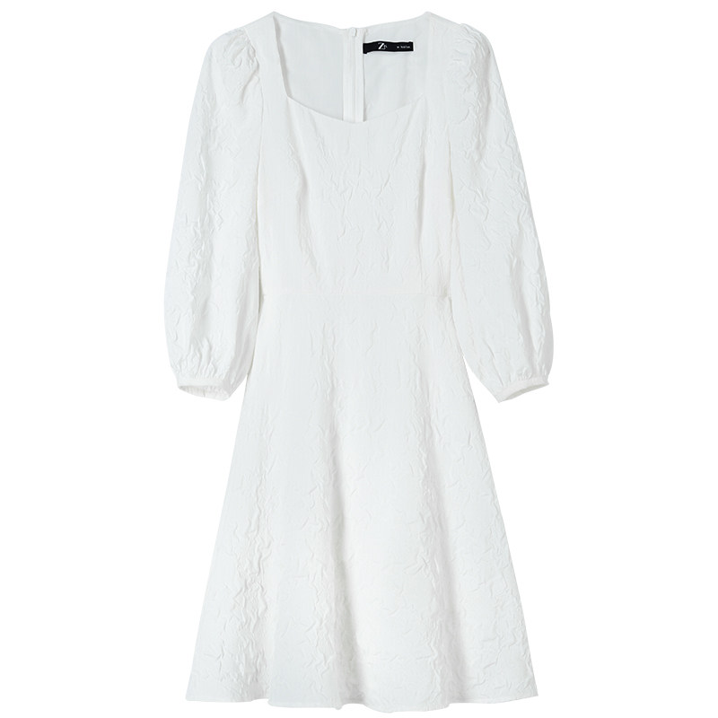 白色提花压花泡泡连衣裙