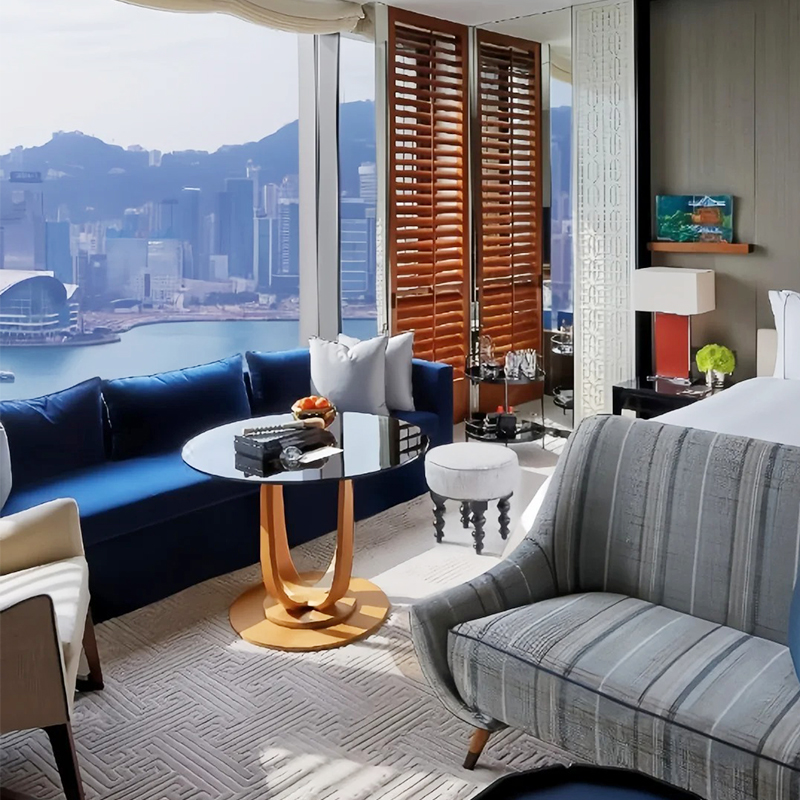 坐拥维多利亚港全景 步行可达星光大道、K11 Musea 等景点 套餐含每天双人早餐，送酒店消费券 享VIP礼遇，提前入住延迟退房、免费升级房间、生日布置等