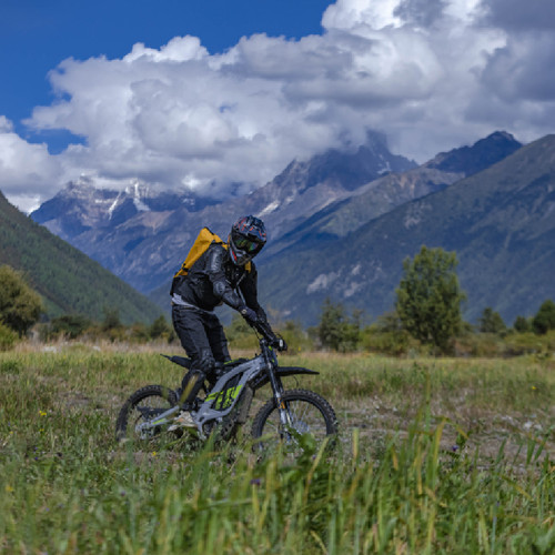 雪山圣湖旁，过足户外瘾