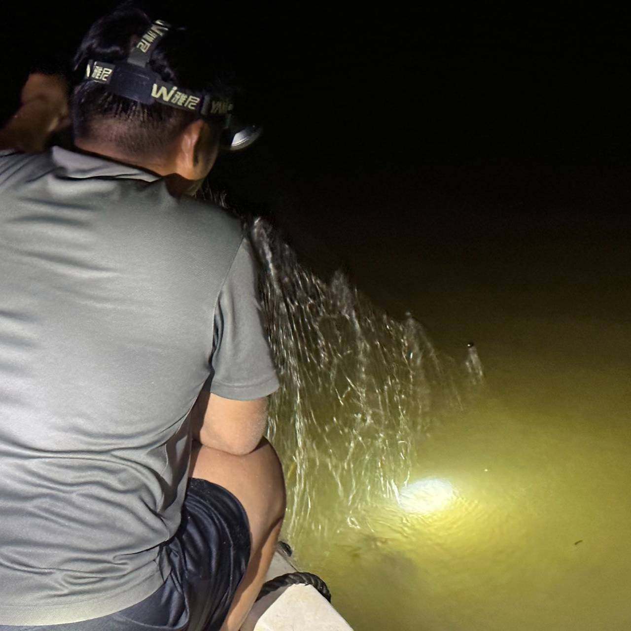 海南旅行万宁神州半岛日月湾后海夜晚捕鱼赶海拉网下地笼烧烤派对体验