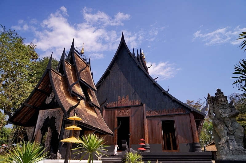 【泰国旅游】清迈-清莱三庙(白庙 黑庙 蓝庙) 泰服体验一日游