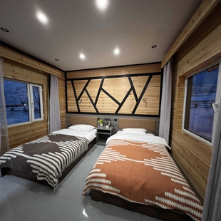 新疆阿勒泰地区禾木景区禾木民宿木屋住宿1晚