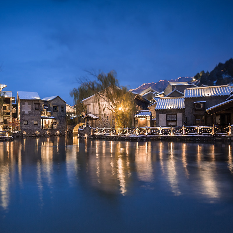 【宿】古北水镇景区旗下酒店住宿1间1晚 【票】古北水镇门票2张 【享】御舍寿喜烧2人餐 1 次+入住专享客房下午茶+DIY体验课程 【娱】迷你吧畅饮（首次）+私享汤泉体验