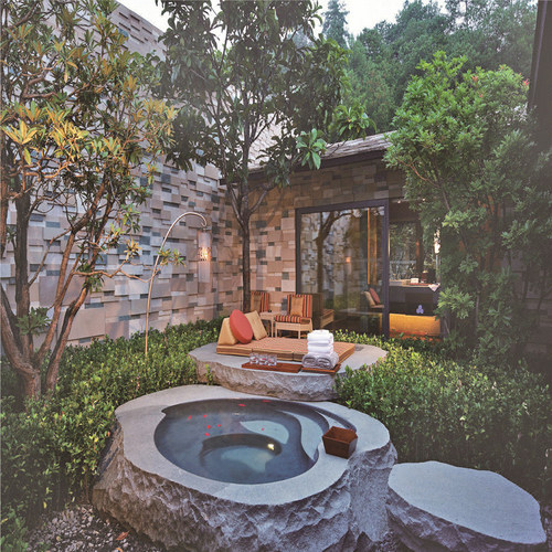 周末不加价，私家汤屋，三大奢牌联合入住，送云峰山票/和顺古镇票 【石头纪】私人温泉泡池，祈福仪式，云峰山门票，颂钵愈疗 【悦榕庄】私人温泉泡池，夜床礼物及当地特色小食 【柏联】私人温泉泡池，无限次公共温泉体验，送2张和顺古镇门票