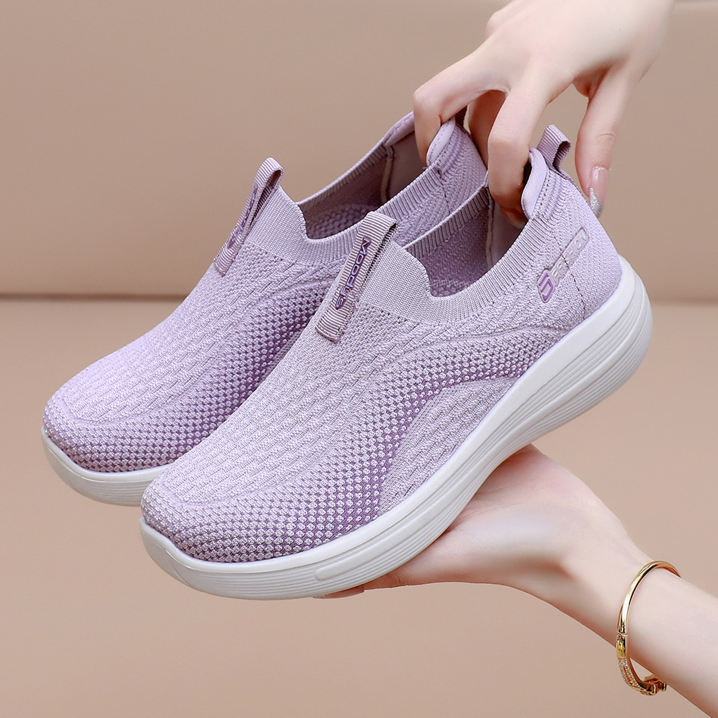 2026春季新款老北京布鞋女软底轻便休闲女鞋防滑一脚蹬舒适妈妈鞋