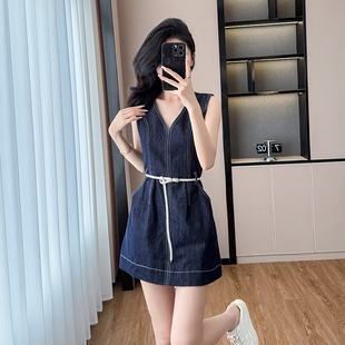 V领连衣裙女夏收腰显瘦a字短款 蓝色无袖 背心裙小个子高级感牛仔裙