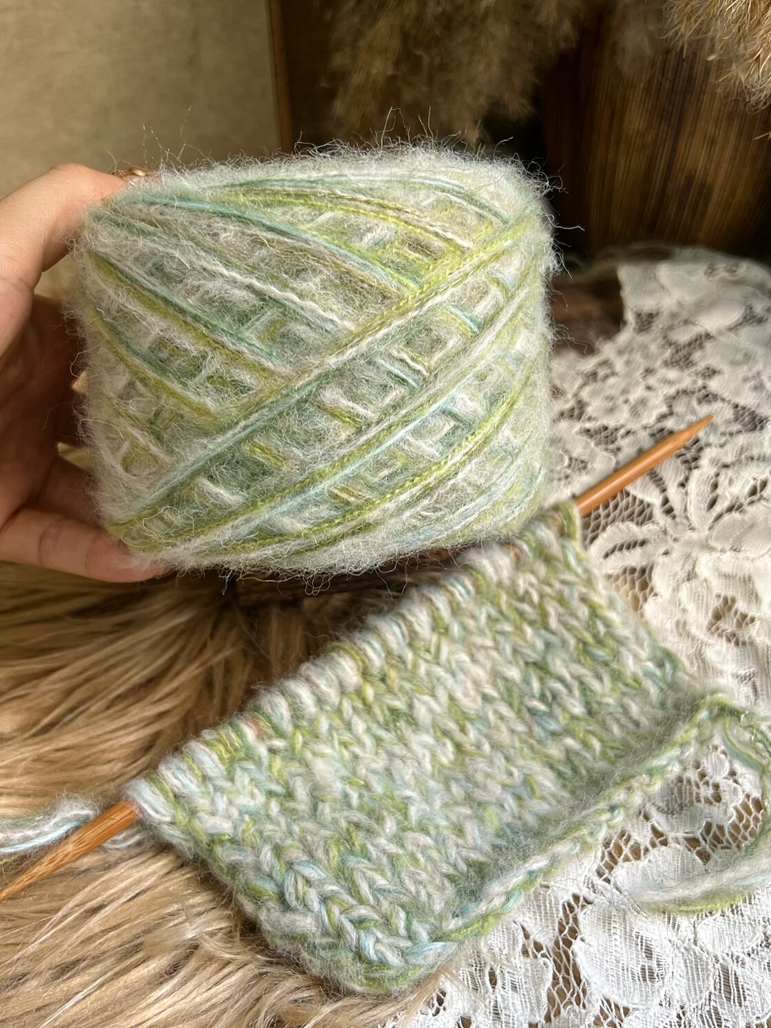 咿唔手混线-灰绿秋冬披肩毛衣钩针棒针编织毛线围巾帽子包包手工