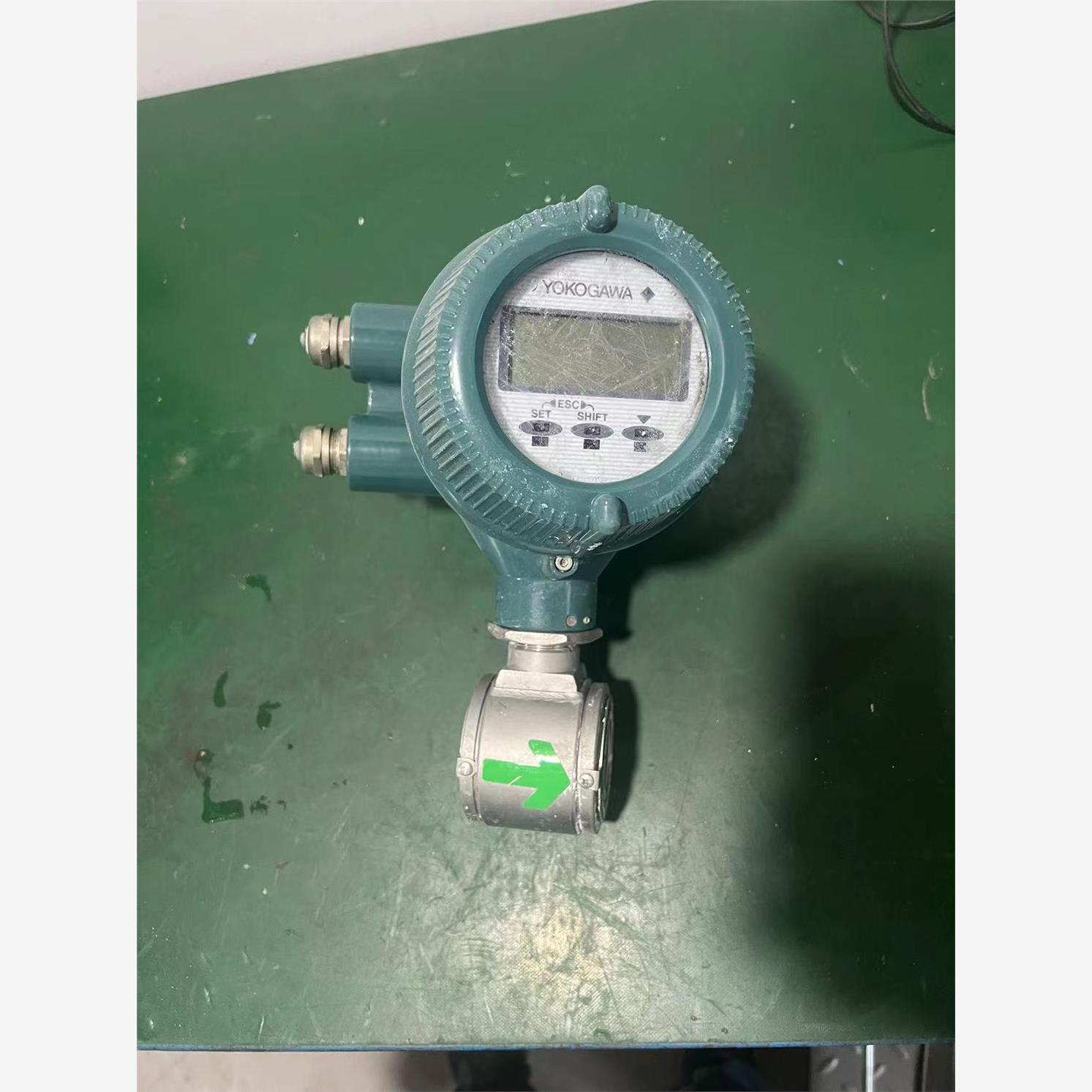 横河电磁流量计AXF025G，功能完好，签收前请先验货，签收