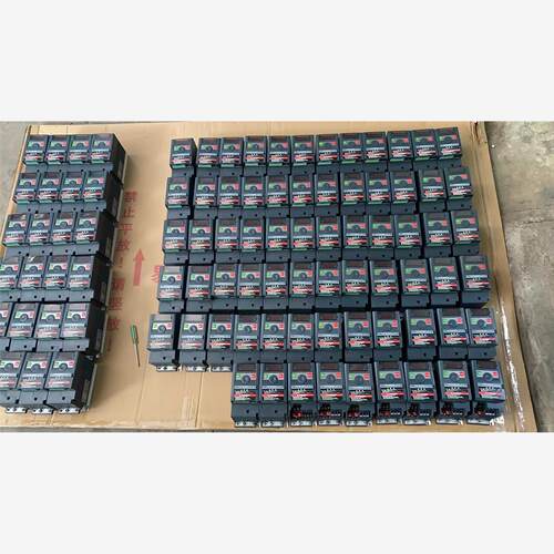 东芝变频器三相220V0.2KW