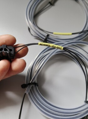 基恩士光纤感应器FU-95Z，成色几乎全新，实物如图， 只有