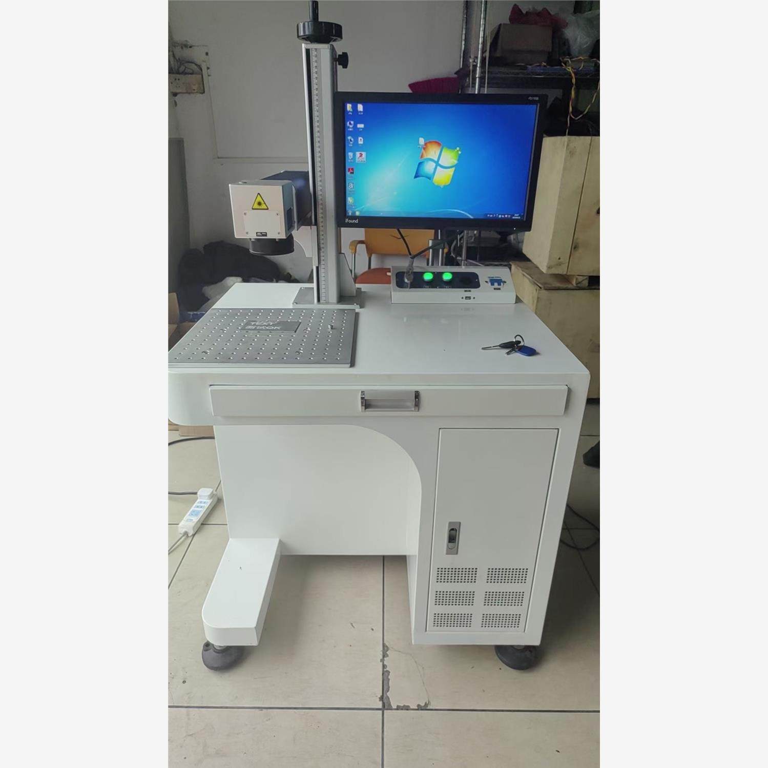 出一台全新白色的光纤激