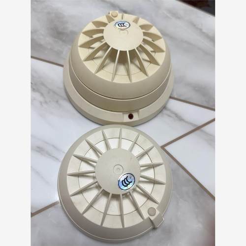 西门子温感HI820 一个全新无底座 一个旧的带底座有字 一