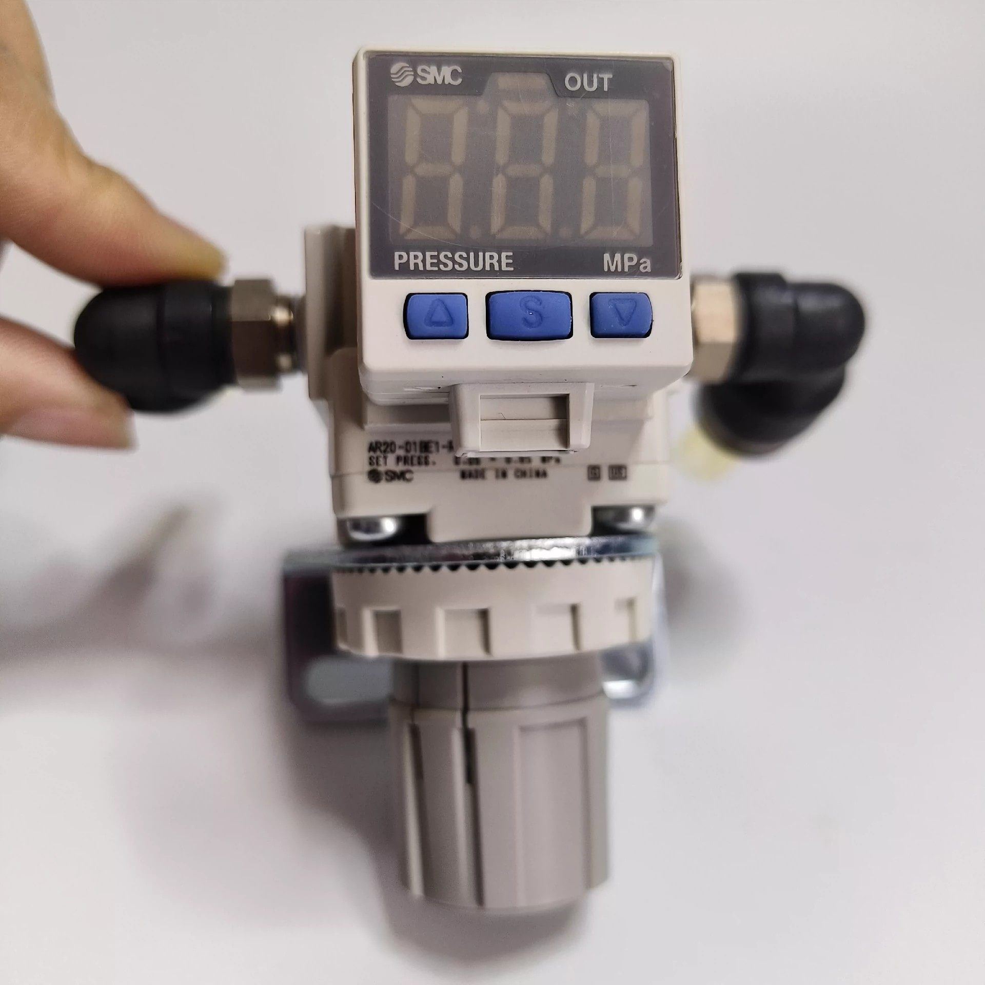 SMC调压阀压力表AR20-01