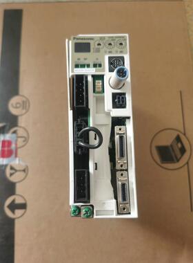 原装松下伺服驱动器MQDB012AAD04，面盖破裂，未安装