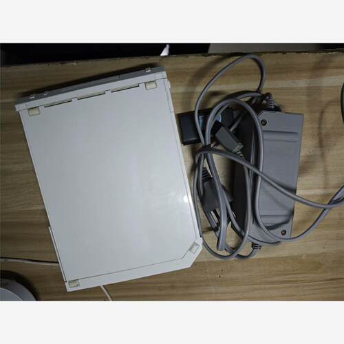 will任天堂游戏主机，有一个充电器，可以通电，有个4g内存