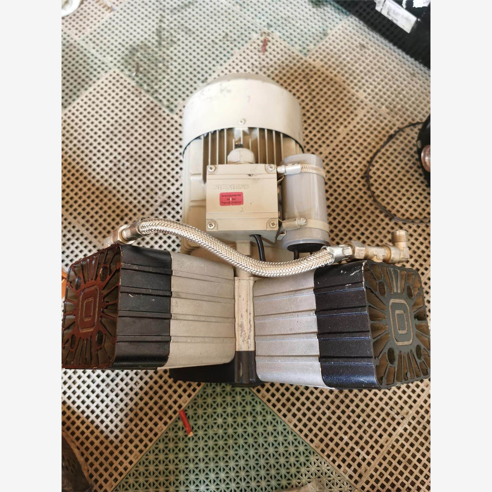 原装进口斯伐洛克EKOM空压机，1.1KW，成色还可以，性能