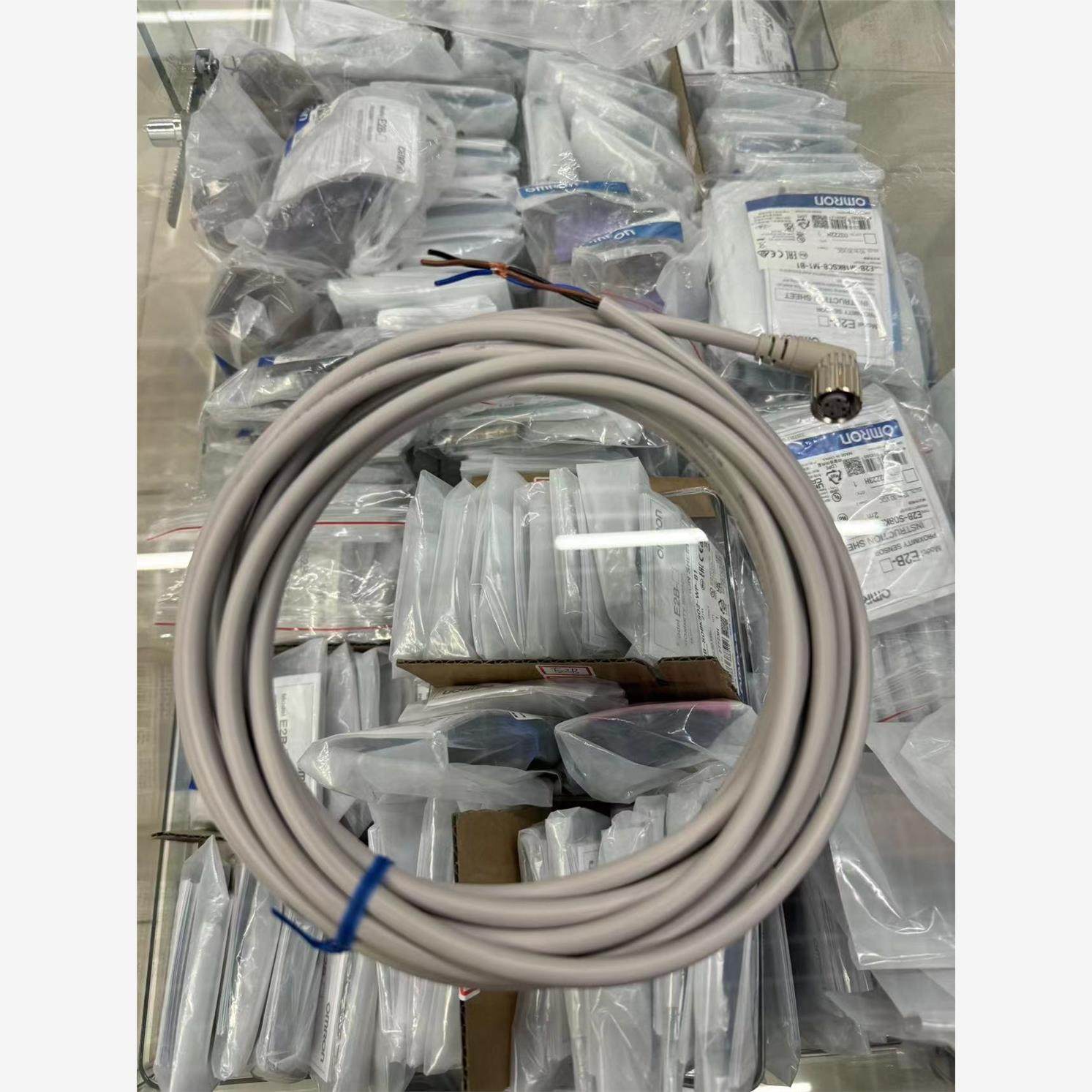 欧姆龙XS2F-D422-GC0-F带电缆接插件