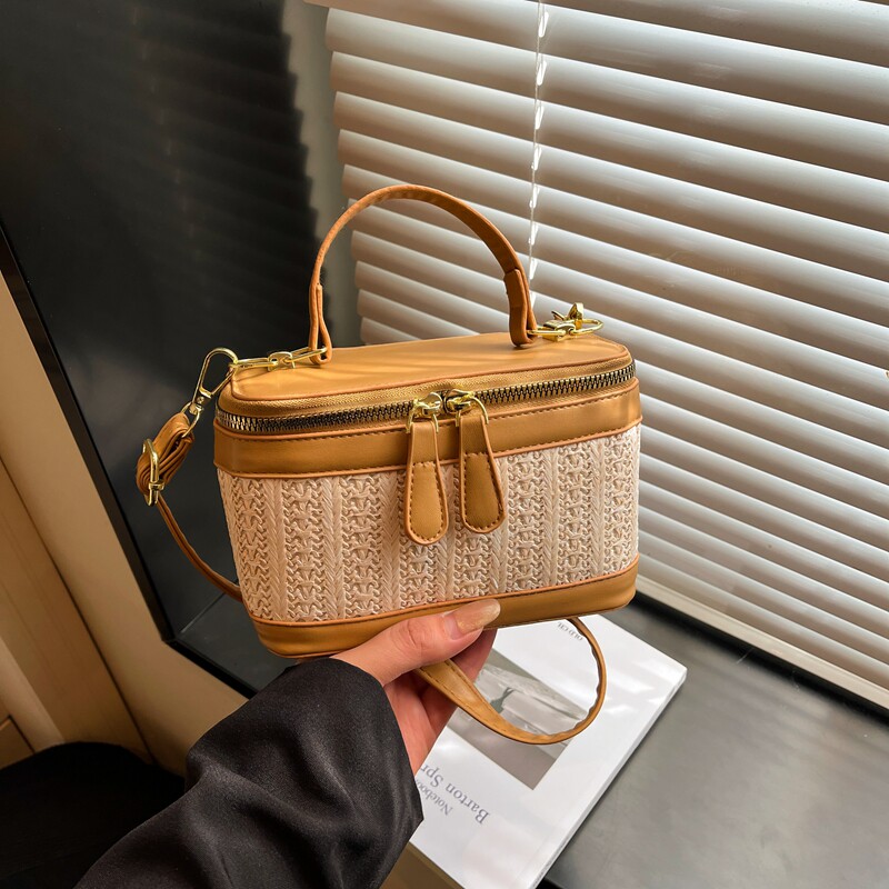 今年流行撞色草编包女2026春季新款潮流链条斜挎包手提盒子小方包