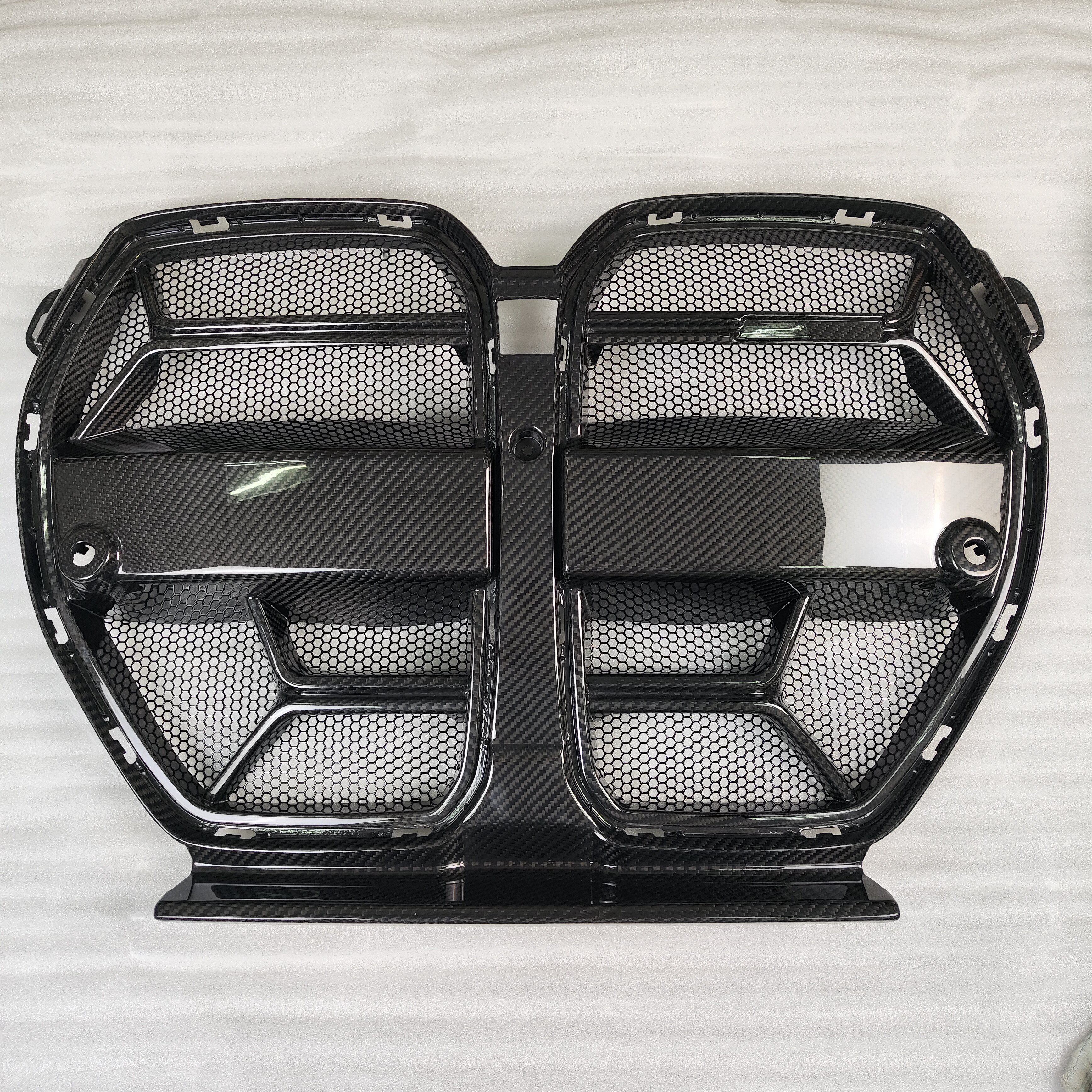 宝马M3M4碳纤维前杠中网带防虫网