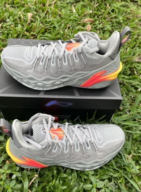 李宁Buckets Jb吉米巴特勒燃烧䨻科技助力支撑包裹舒低帮篮球鞋