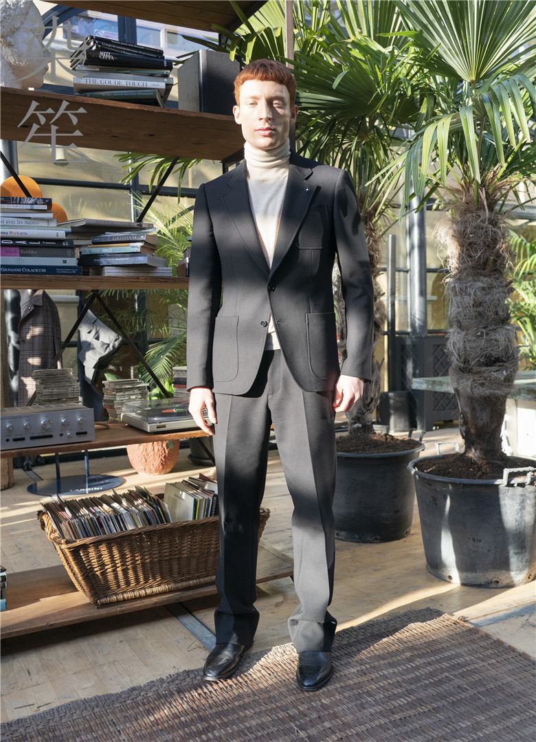 秋冬羊毛夹克厚实呢子西装修身短装西服休闲版戗驳领收腰耐磨抗皱