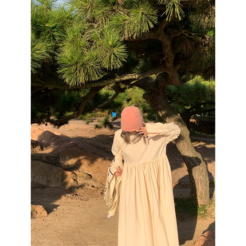 初春奶白色质感宽松蓬蓬连衣裙