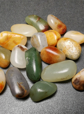 和田玉籽料原石多种皮色手链