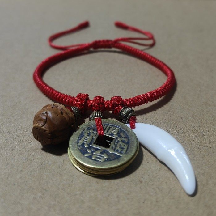 手工编织红绳脚链本命年五帝钱百搭男女情侣红绳狗牙吊坠桃核脚链