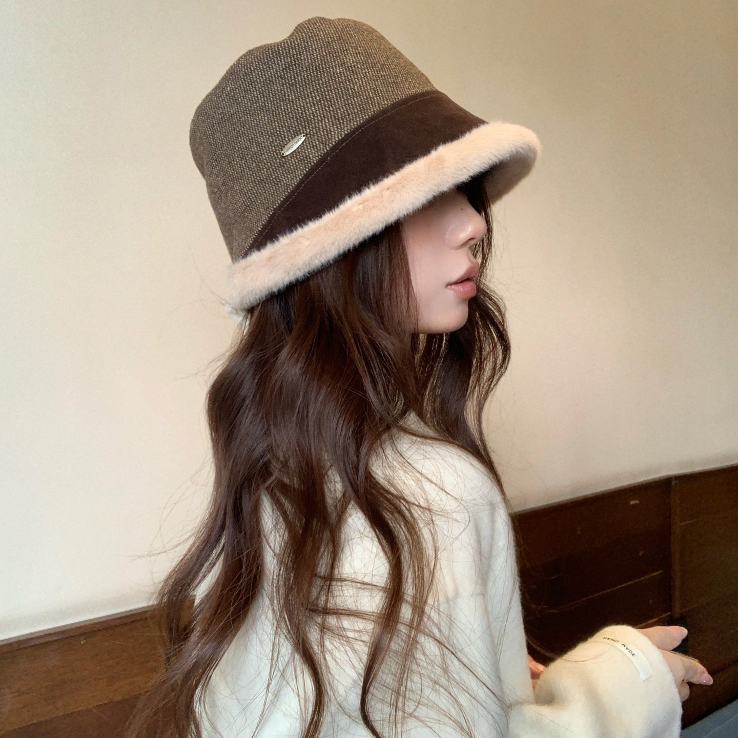 韩版百搭毛绒拼色斜边渔夫帽